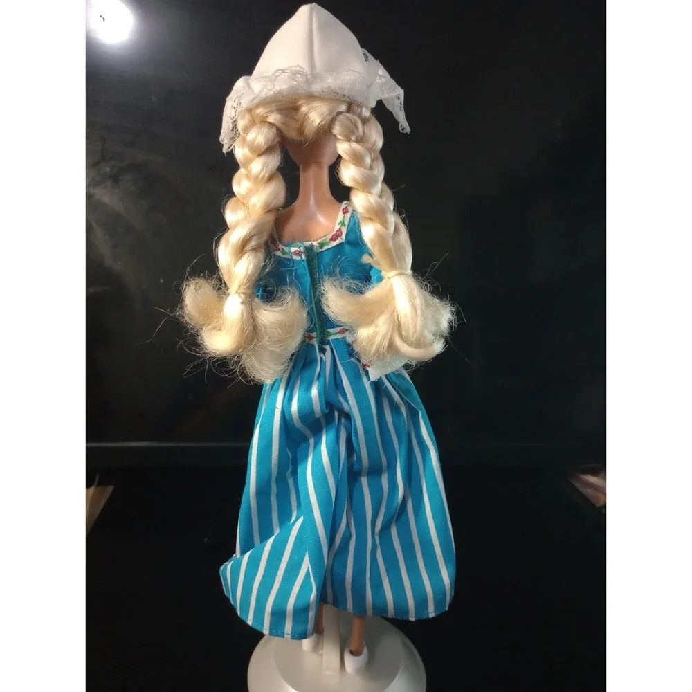 Vintage 1993 Mattel‎ Dolls of the World Dutch Barbie Special Edition w/ Stand...